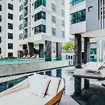 Central Pattaya, Best Location With Infinity Pool